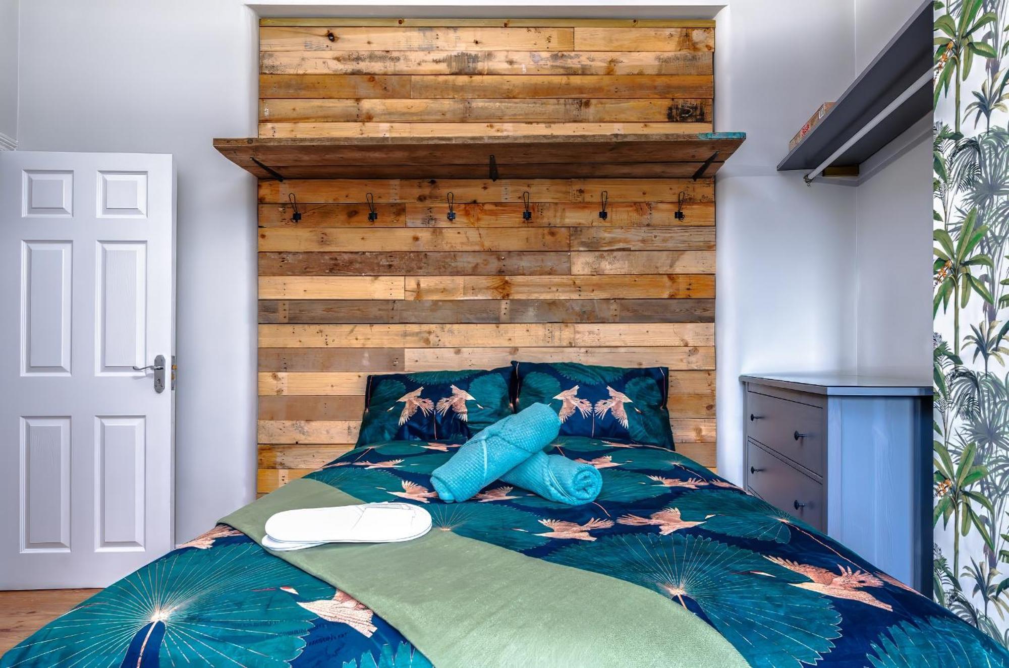 Modern Serviced Apartment: Views Of Village Center Bristol Exterior foto
