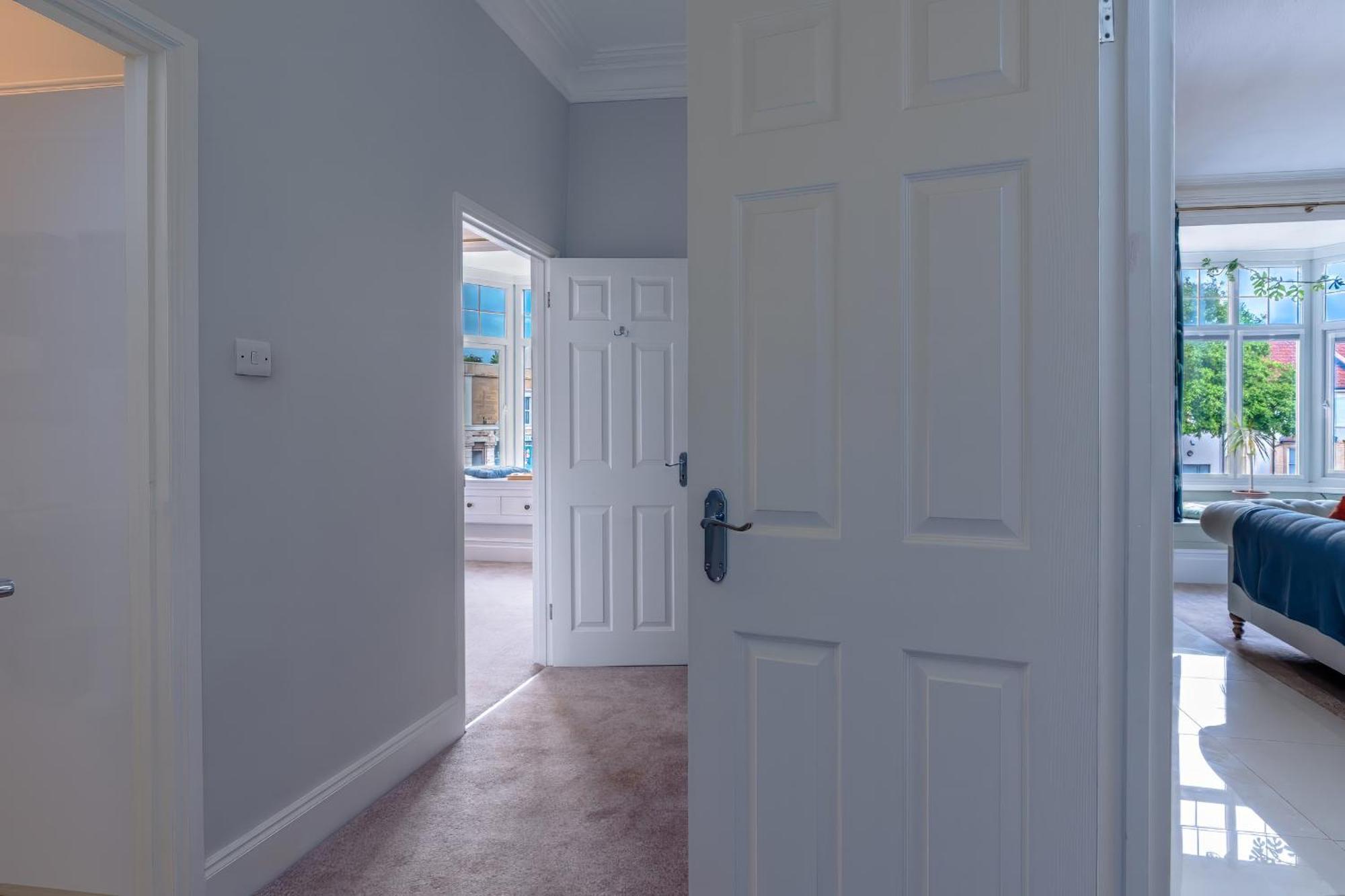 Modern Serviced Apartment: Views Of Village Center Bristol Exterior foto
